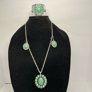 Elegant Silver and Green Necklace Set